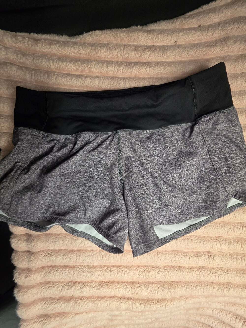Lululemon Speed Up Mid-Rise Running Shorts Size 6 Heathered Black Gray